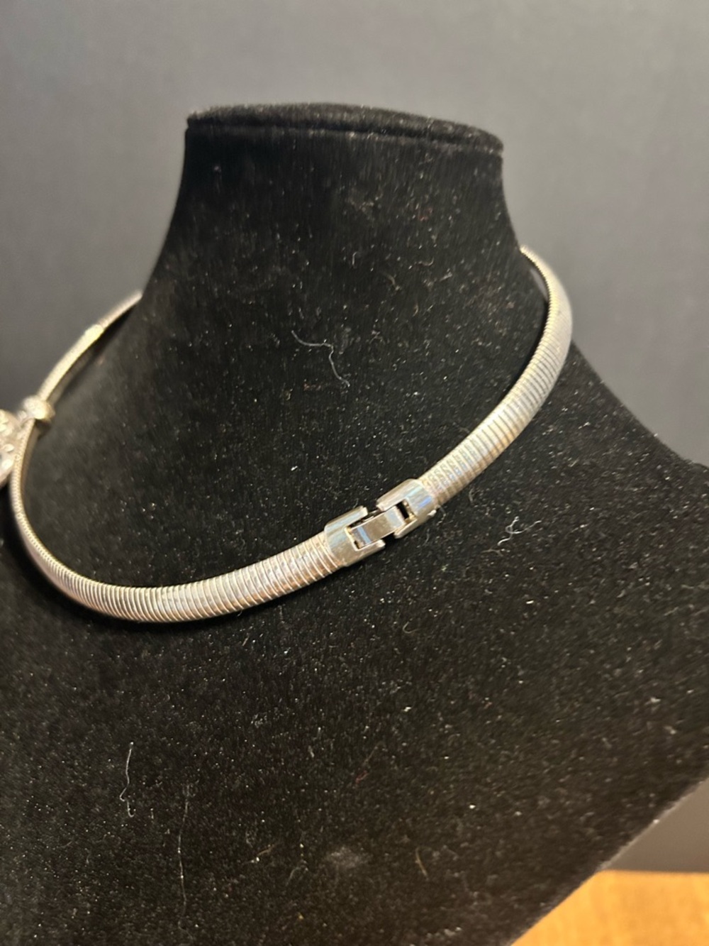 Silver Heart Filigree Pendant Choker Necklace - Women Jewelry - Picture 4 of 4